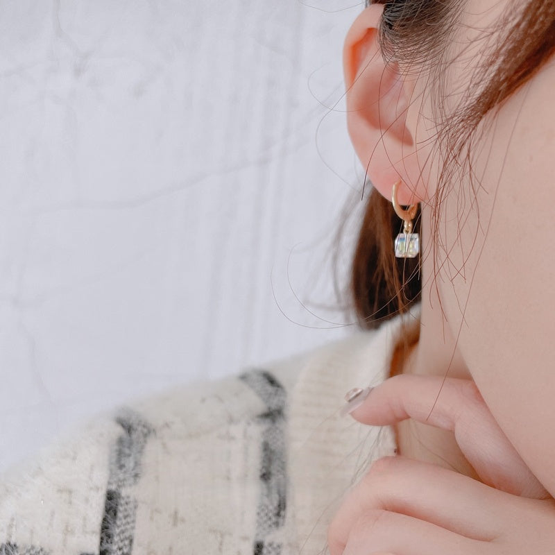 Aurora Cube Crystal Earrings champagne