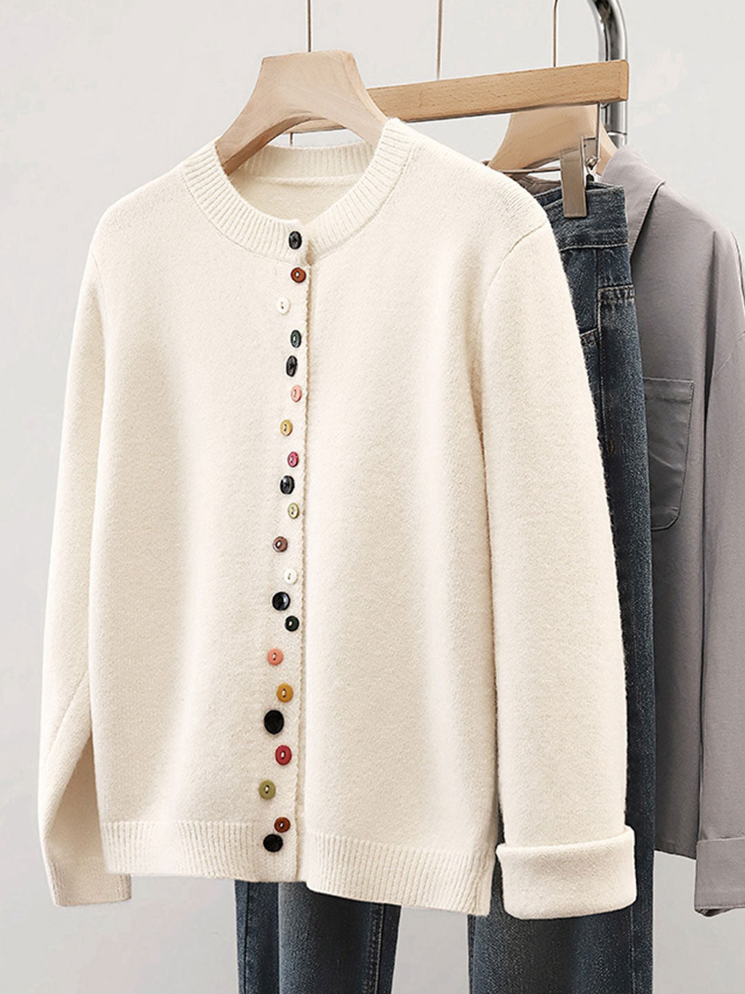 Aaliyah Classic Crew Neck Buttoned Knitted Cardigan-White