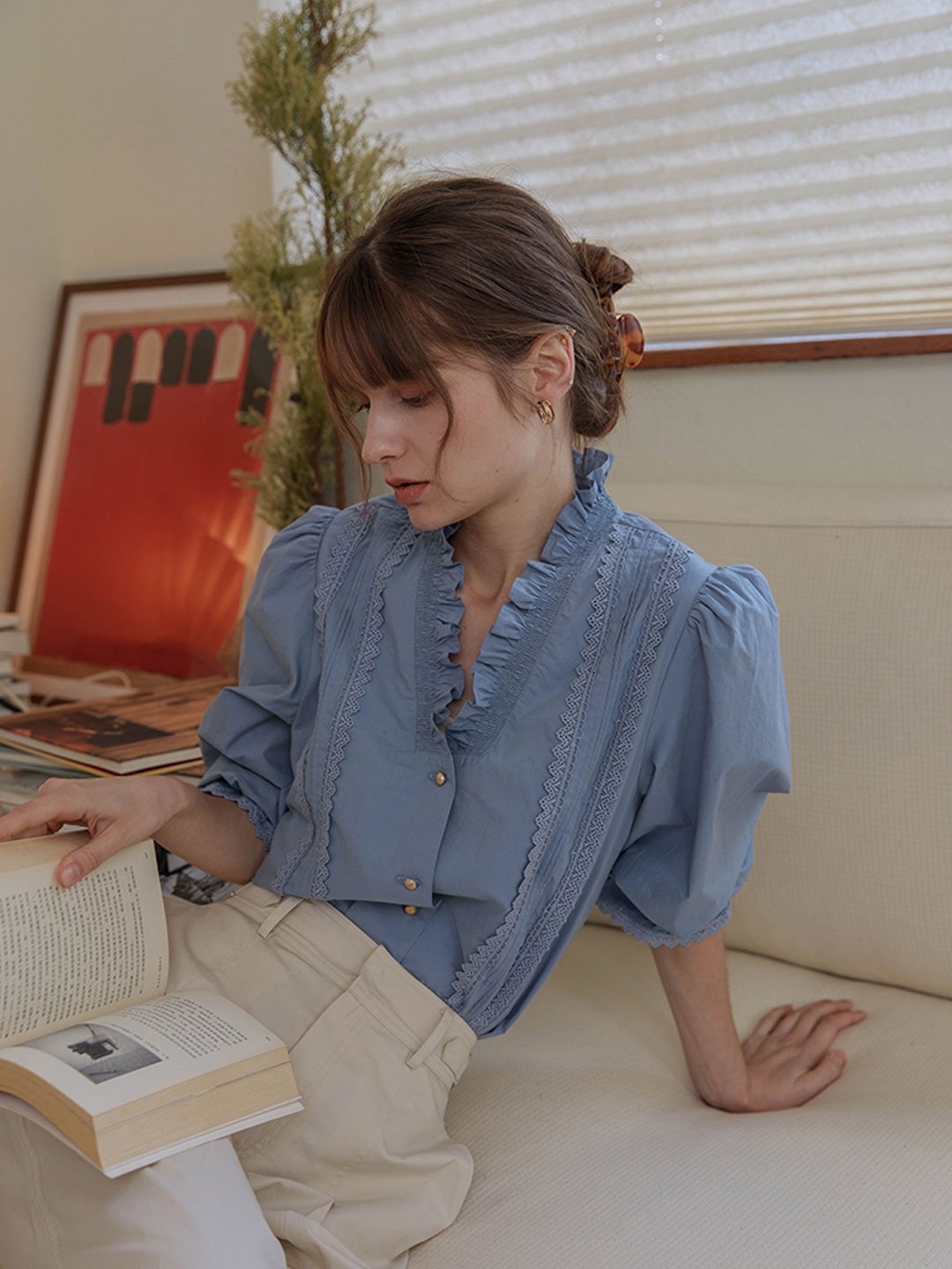 Cara V-neck Retro Lantern Sleeve Lace Blouse-Blue