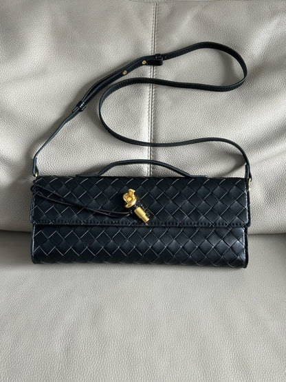 Elara - Woven Clutch Bag