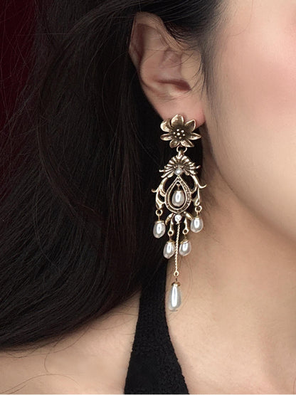 Brontë Earring