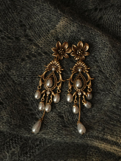 Brontë Earring