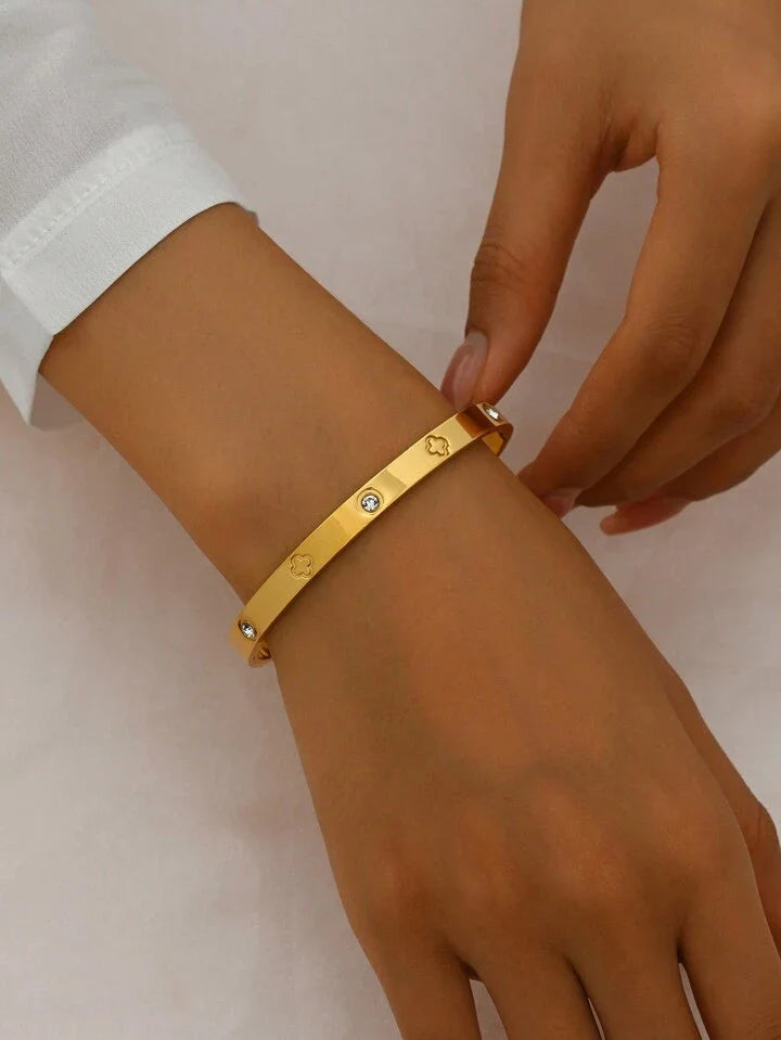 Heart-shaped Buckle Stainless Steel Bracelet