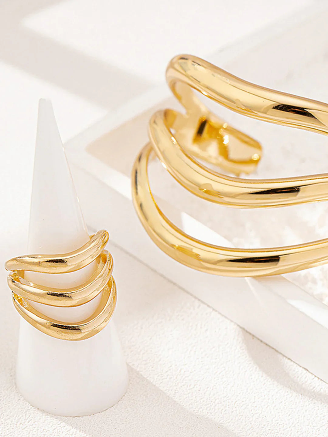 Curved Allure Minimalist Set