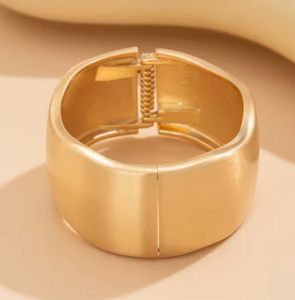 Bold Curve Cuffs Bracelet