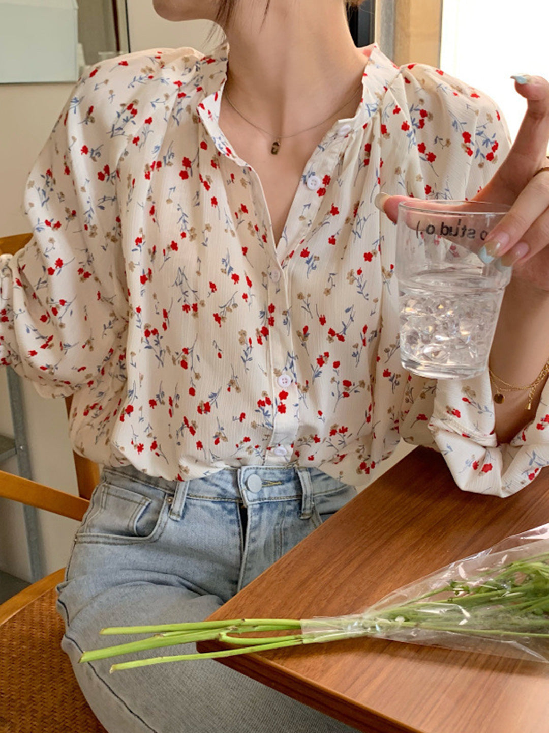 Adela Vintage Floral Print Crew Neck Blouse-Black